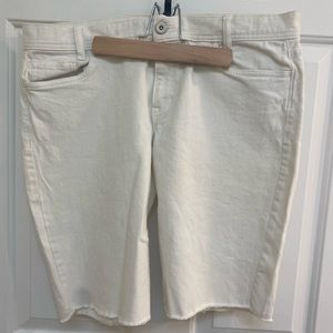 Low rise Bermuda shorts
